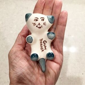 Vintage 1960’s Ceramic Kitty Cat Gum Parker, Mid Century Modern, Gray & White